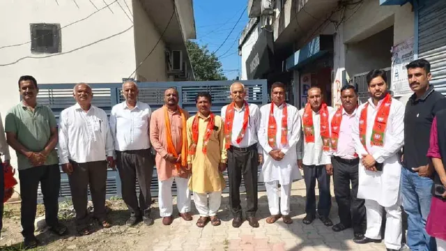 चिंतपूर्णी में BJP नेता का यू-टर्न: कांग्रेस में शामिल होने के दावों से मुकरे प्रधान, बोले- 'जबरन डाला पटका'

