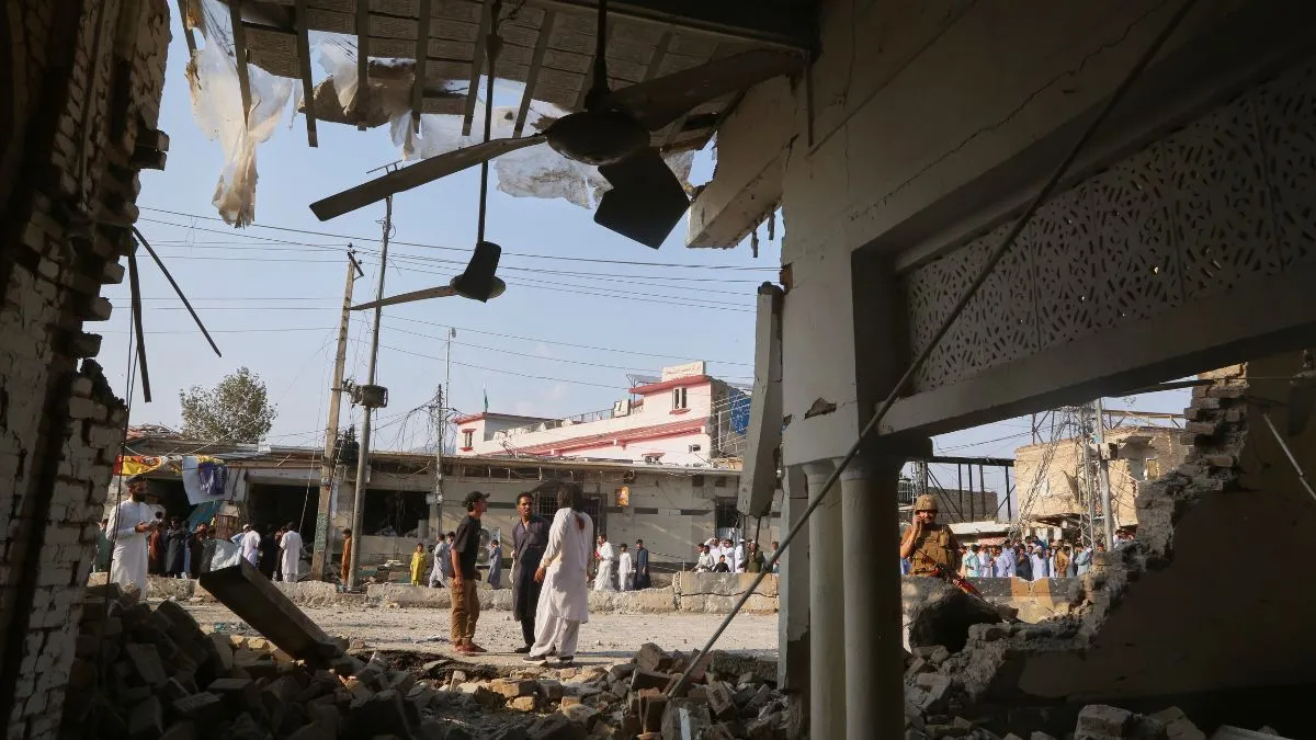 Pakistan Mosque bomb blast (3)