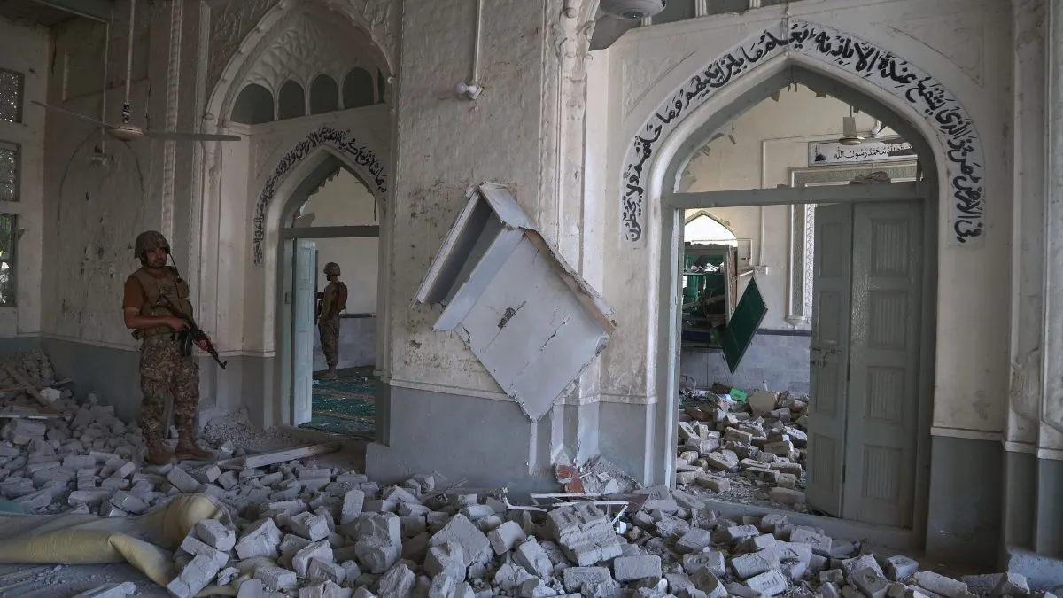 Pakistan Mosque bomb blast (4)