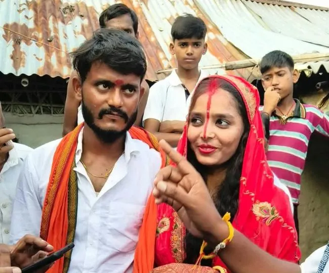 Purnia Intercaste Marriage Ria Returns Home After Funeral (5)