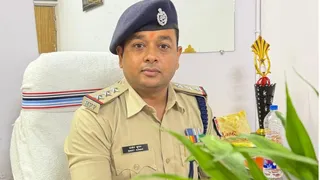 आरपीएफ इंस्पेक्टर साकेत कुमार। फाइल