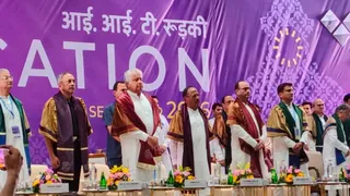 भारतीय प्रौद्योगिकी संस्थान रुड़की के दीक्षांत भवन में आयोजित दीक्षा समारोह में मुख्य अतिथि के रूप में मंच पर उपस्थित राष्ट्रीय सुरक्षा सलाहकार अजीत डोभाल।