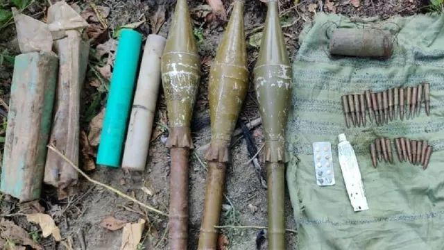 कुपवाड़ा में LoC के पास चट्टान के नीचे मिला हथियारों का जखीरा; IED और गोला-बारूद बरामद; आतंकी हमले की साजिश नाकाम