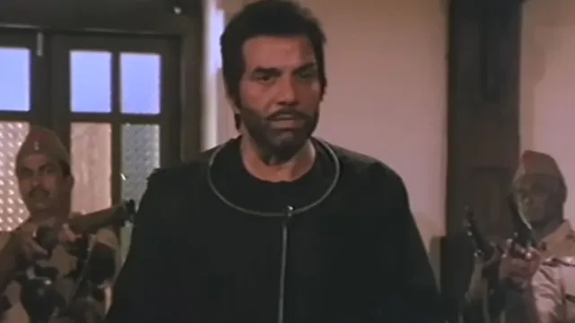 पाकिस्तान के थिएटर्स में 4 साल लगातार चली थी एक्शन फिल्म, Dharmendra ने भी बनाया रीमेक; छापे थे करोड़ों