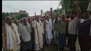 विंध्य एक्सप्रेसवे का मुआवजा बढ़ाने की मांग पर अड़े किसान।