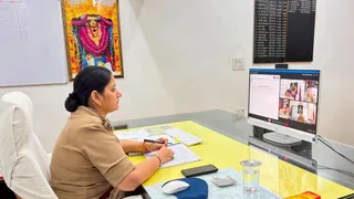 डीआईजी पूनम का निर्देश: सोशल मीडिया पर भ्रामक पोस्ट पर पुलिस करे तत्काल कार्रवाई।