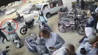 जयपुर: दुर्गापुरा मार्केट में दिन-दहाड़े चेन महिला से छीनी सोने की चेन (फोटो- सोशल मीडिया)