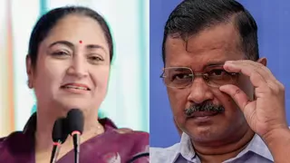 चुनाव आयोग की ओर से मुख्यमंत्री रेखा गुप्ता और पूर्व मुख्यमंत्री अरविंद केजरीवाल सहित कई अन्य नेताओं के नाम भी नोटिस जारी किया गया है।