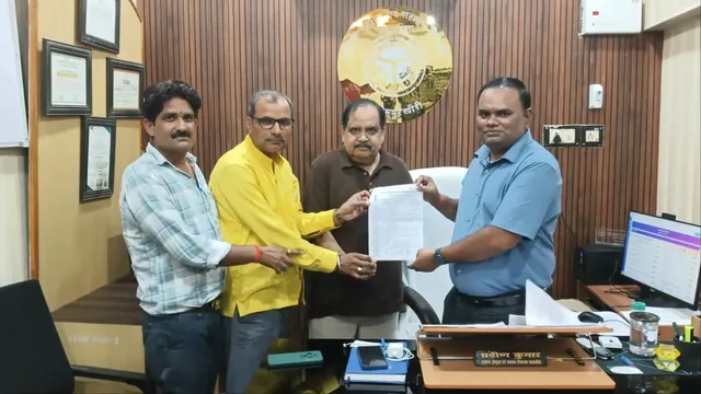 लखीमपुर में धान खरीद केंद्र खोलने से लेकर वेतन भुगतान तक, पैक्स सचिवों ने उठाईं 10 मांगें
