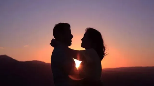 उफ ये इश्क! 70 के 'दादाजी' का 32 की युवती पर आया दिल, लुटा रहे पूरी पेंशन; थाने पहुंच गईं दादी
