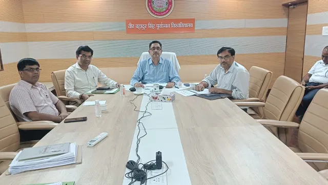पूर्वांचल व‍िश्‍वव‍िद्यालय में शैक्षणिक सत्र 2026-27 में प्रवेश, शोध, नवाचार और रैंकिंग पर कार्ययोजना बनाने के निर्देश
