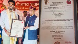 हैदराबाद में कवि रामायण धर द्विवेदी को राज्यपाल ने दिया प्रतिष्ठित श्री शारदा सम्मान