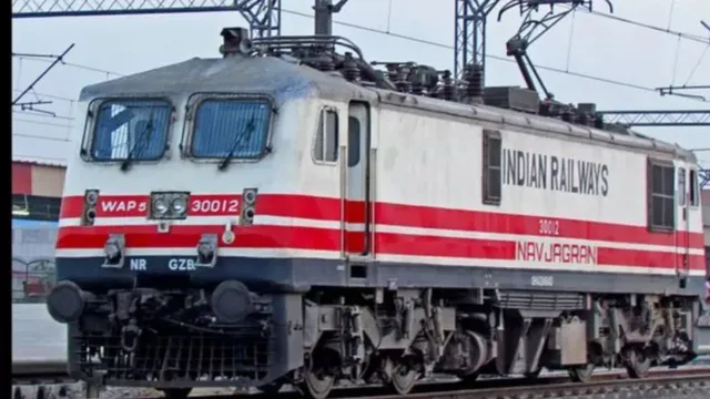 कटिहार-छपरा रेलखंड पर रेलवे का नया प्रयोग, बिना क्रू बदले 9 क्रैक ट्रेनों ने तय किया 326 किमी सफर
