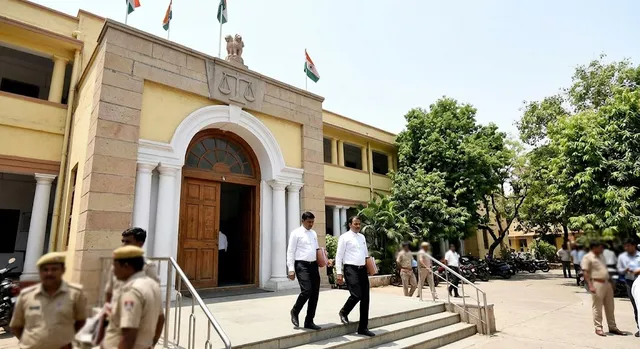 नोएडा: WhatsApp ग्रुप में अभद्र टिप्पणी करना पड़ा भारी, कोर्ट ने दोषी को सुनाई 8 माह सभ्य व्यवहार की सजा
