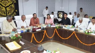 कलक्ट्रेट सभागार में दिशा की बैठक लेते सांसद डाॅ. राजकुमार सांगवान व अन्य जनप्रतिनिधि। जागरण