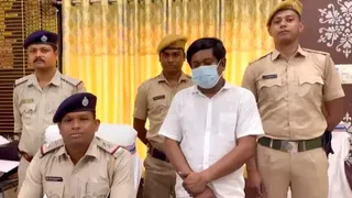 बंगाल में निर्दलीय उम्मीदवार की गिरफ्तारी।