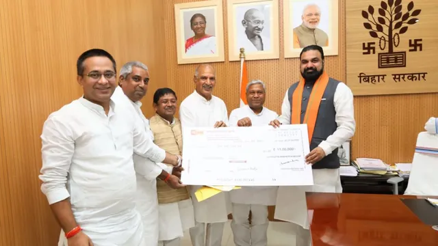 बाढ़ पीड़ितों की मदद के लिए CM सम्राट ने दिए 2.70 लाख, HAM ने सौंपा 11 लाख का चेक