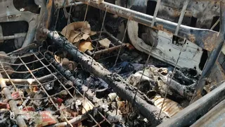 Madhepura Chausa Car Fire Liquor Smuggling: मधेपुरा के फुलौत में धू-धू कर जली कार से निकली विदेशी शराब; लूटने दौड़े ग्रामीणों को पुलिस ने खदेड़ा, 61 लीटर शराब जब्त