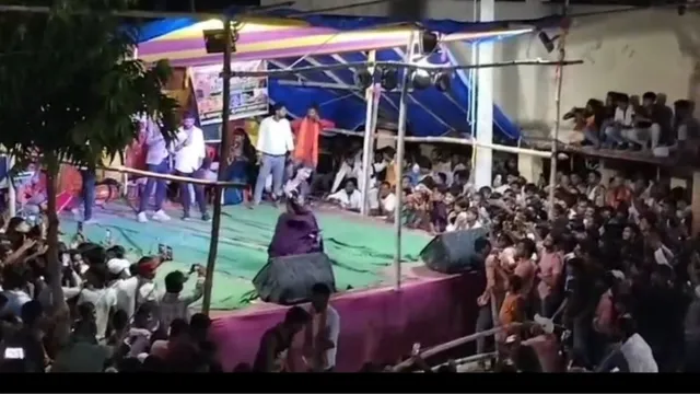 सीतामढ़ी में जहां बच्चों को पढ़ाया जाता है, वहीं हुआ बार बालाओं का डांस, वीडियो वायरल