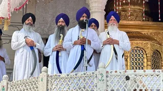 श्री अकाल तख्त साहिब से फरमान सुनाते हुए पांच सिंह साहिबान।
