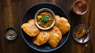 बुंदेलखंडी बेड़मी पूड़ी रेसिपी (Image Source: AI Generated)