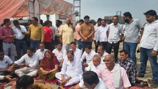 नये बिजलीघर का शिलान्यास दादरी में करते दादरी विधायक तेजपाल नागर। जागरण