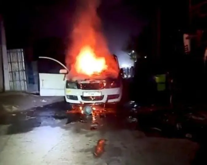 madhepura car fire exposes liquor smuggling 61l seized (3)