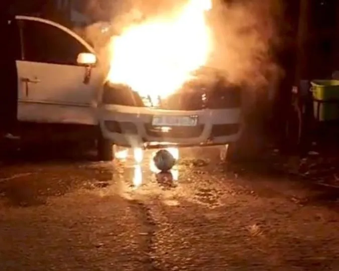 madhepura car fire exposes liquor smuggling 61l seized (4)
