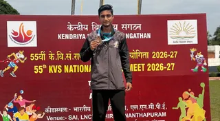 केरल में हुई प्रतियोगिता में स्वर्ण पदक जीतने के बाद हर्षदीप सिंह।