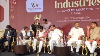 आगरा में वेडिंग कॉन्क्लेव में भाग लेते पर्यटन मंत्री जयवीर सिंह।