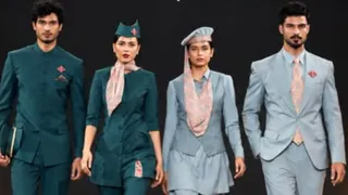 पाकिस्तान की PIA ने बदली यूनिफॉर्म। (PIA /FB)