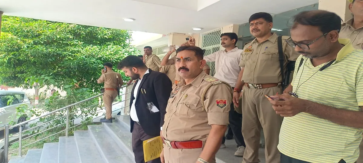 Police at Prayagraj court premises
