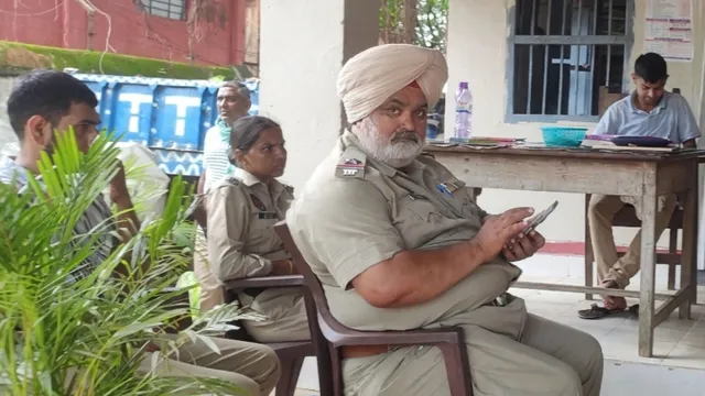 साथ रहते-रहते बिहार के युवक को पंजाब की लड़की से हुआ प्यार! दोनों भागकर पहुंचे बांका, पीछे से आ धमकी अमृतसर पुलिस
