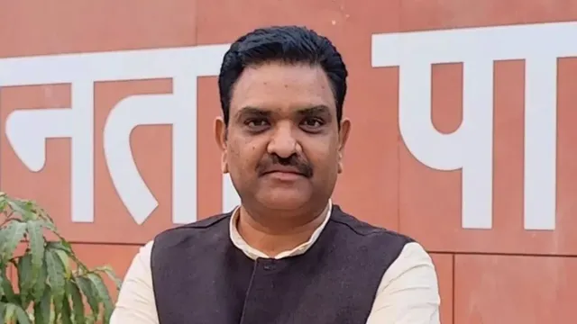 'सपा राज की गुंडागर्दी पर योगी सरकार ने लगाया ब्रेक', मंत्री असीम अरुण का अखिलेश पर तीखा हमला