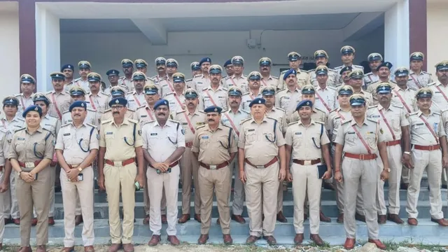 जब एसपी ने कंधे पर लगाए Double Star तो छलक आए आंसू, बगहा के 52 जमादार बने दरोगा