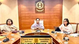 बैठक में मौजूद कैबिनेट मंत्री डॉ. बलजीत कौर।