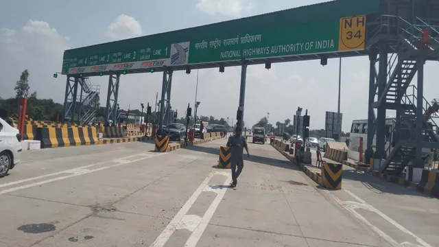 बिजनौर: भागूवाला टोल प्लाजा पर टैक्स की वसूली शुरू, 20 KM दायरे वालों को मासिक पास, अन्य वाहनों के कितने रुपये लगेंगे?
