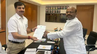 अर्जुन राय ने डिब्रूगढ़ से नई दिल्ली जाने वाली राजधानी एक्सप्रेस को पटना के स्थान पर सीतामढ़ी-रक्सौल होकर चलाने की मांग उठाई।