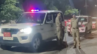 रात्रि चेकिंग के लिए खुद सड़क पर उतरे एसपी सिटी, वाहन चालकों को पढ़ाया अनुशासन का पाठ। पुलिस