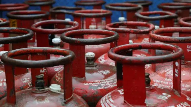 जम्मू-कश्मीर में 6 मुफ्त LPG सिलेंडर कब मिलेंगे? विधानसभा में सरकार ने दिया बड़ा अपडेट, जानें योजना की स्थिति 
