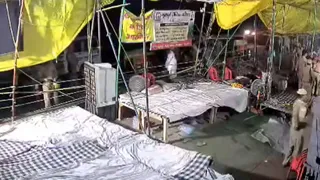पुलिस ने खाली कराया धरनास्थल। सीसीटीवी से ली गई तस्वीर।