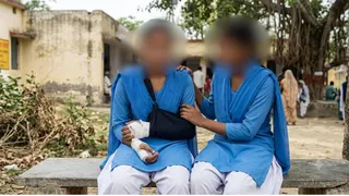 हमला इतना अचानक हुआ कि छात्राओं को संभलने का मौका तक नहीं मिला। (AI Generated Image)