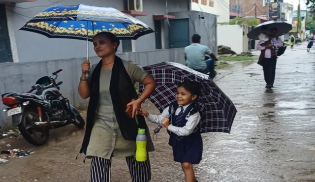सोनभद्र में हुई बारिश ने दी उमस से राहत, मौसम एक बार फिर हुआ खुशनुमा