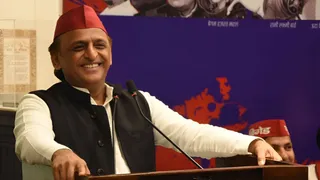 भाजपा एक लाख दे रही, हम महिलाओं को देंगे दो लाख रुपये: अखिलेश यादव।
