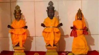 राम, सीता और लक्ष्मण की अष्टधातु मूर्तियां