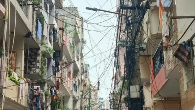 ट्रांस हिंडन में महीनों से खराब स्ट्रीट लाइटें, अंधेरे में डूबीं गलियां; सुरक्षा पर सवाल
