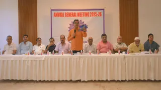 डीसीए की एजीएम को संबोधित करते अध्यक्ष मनोज सिंह। (फोटो साैजन्य)