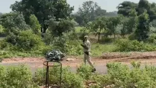 प्रतापगढ़ में अवैध खनन रोकने गए रेंजर को डंपर से कुचला