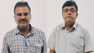 दीपक कुमार और मनोज कुमार दीक्षित।