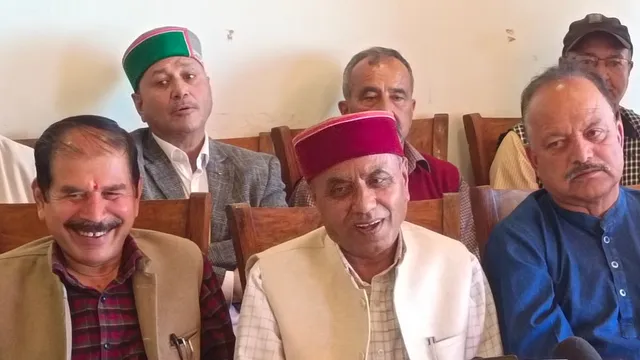 हिमाचल में गांव-गांव लाठी लेकर निकलेंगे पेंशनर, मांगों के लिए चलाएंगे गांधीवादी आंदोलन; बोले- 43 हजार लाभ से वंचित रखे